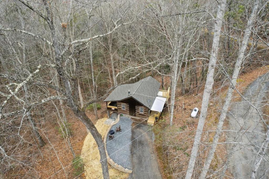 Boozy Bear Bungalow Romantic Cabin 5 Mins 2 Downtown With Hot Tub And Fire Pit Гетлинбург Екстериор снимка